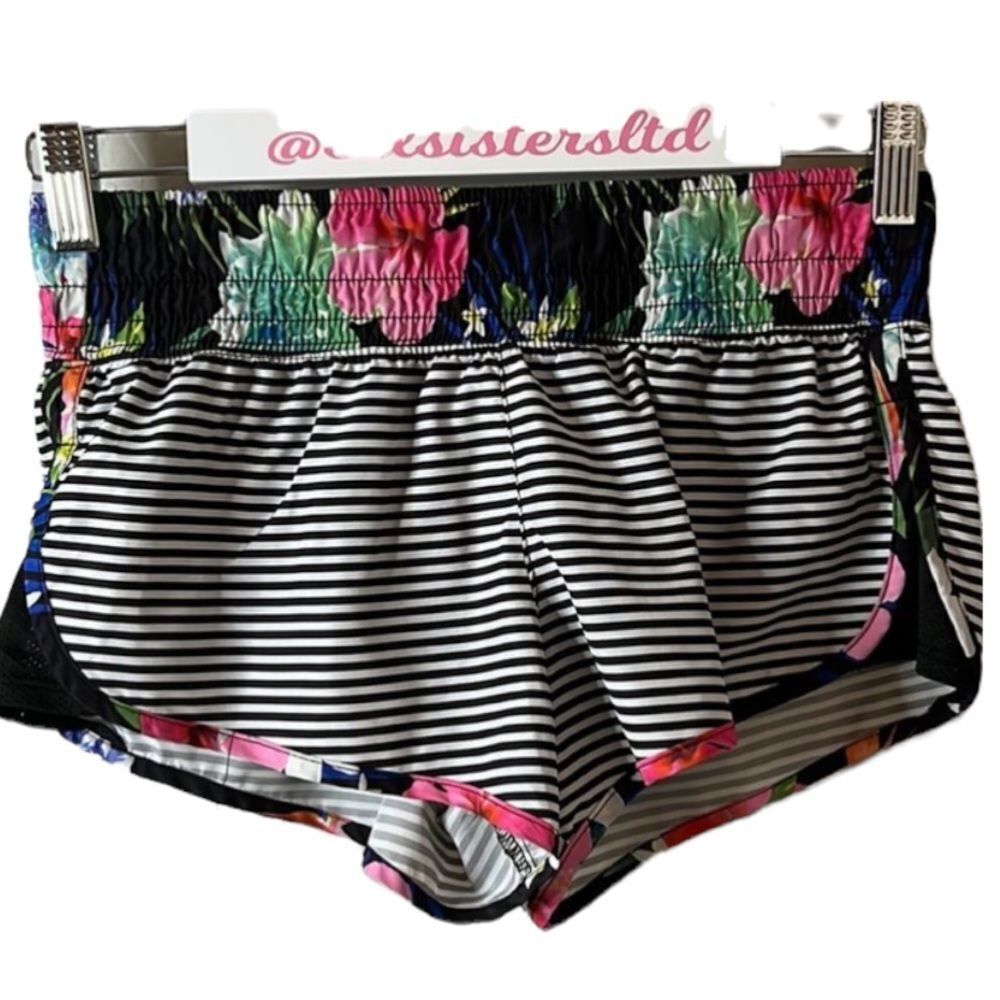 So black & white striped shorts w/ floral waistband & trim & vented sides SZ S